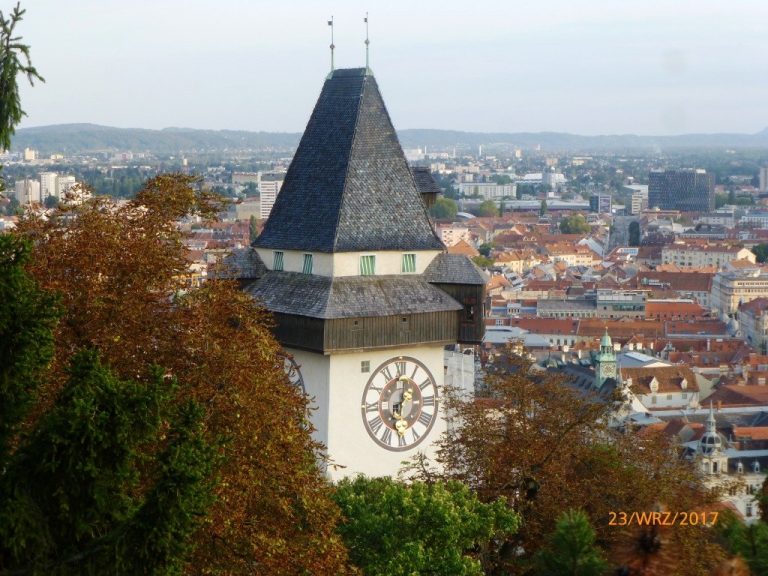 Graz, Austria - widok miasta ze wzgórza zamkowego